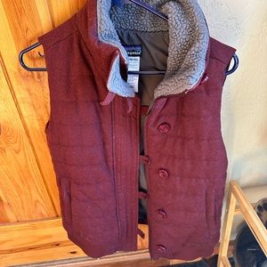 Women’s Patagonia vest small maroon